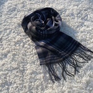 Club room Scarf